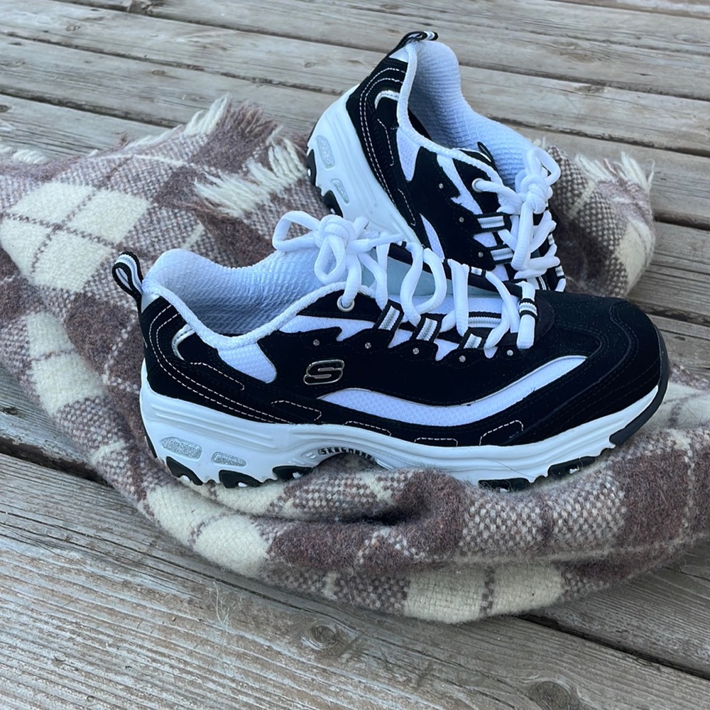 Sketchers air cooled memory foam sneakers